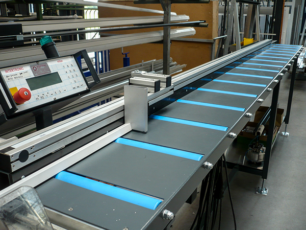 Präzisions-Längenanschlag mit Rollenbahn