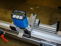 Manueller Präzisions-Längenanschlag mit elektronischer Digital-Messeinheit (Detailansicht)